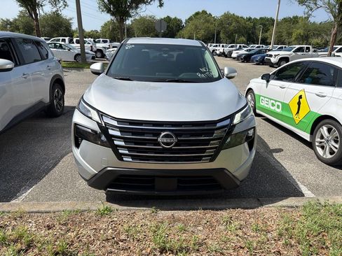 Used 2025 Nissan Rogue SV FWD image 5
