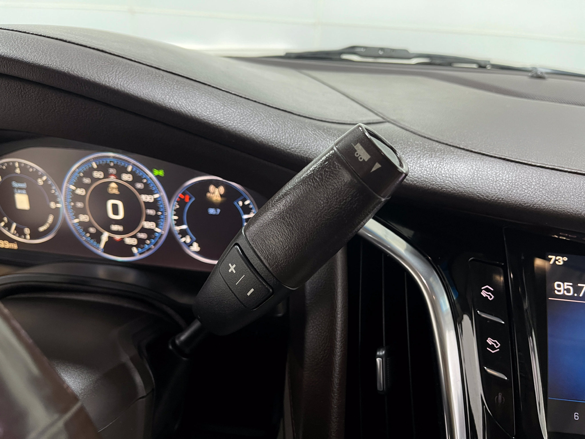 Used 2015 Cadillac Escalade Premium AWD/4WD image 29