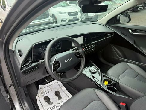 Used 2025 Kia Niro Wave w/ Wave Preserve Package FWD image 3