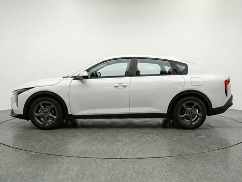 Used 2025 Kia K4 LXS image 5