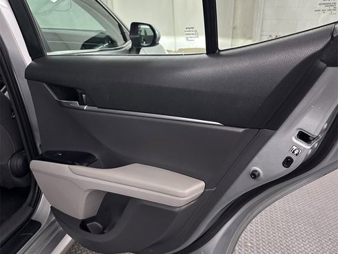 Used 2018 Toyota Camry LE image 28