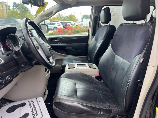 Used 2013 Chrysler Town & Country Limited w/ Luxury Group FWD image 17