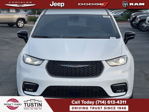 New 2026 Chrysler Pacifica Select FWD image 2