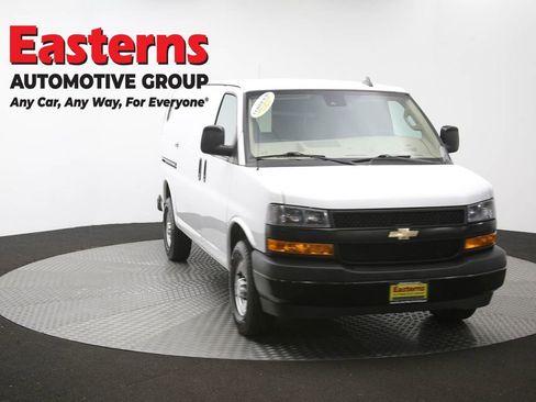 Used 2021 Chevrolet Express 3500 w/ Driver Convenience Package RWD image 47