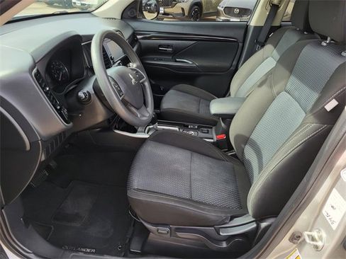 Used 2020 Mitsubishi Outlander ES image 19