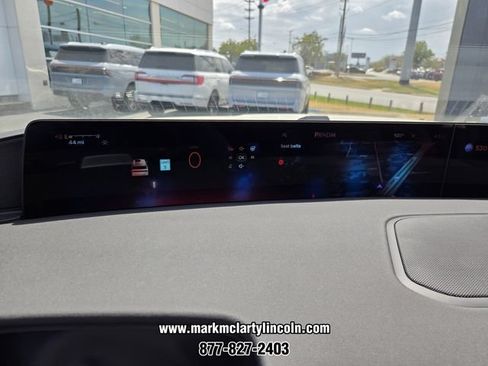 New 2027 Lincoln Navigator Premiere RWD image 20