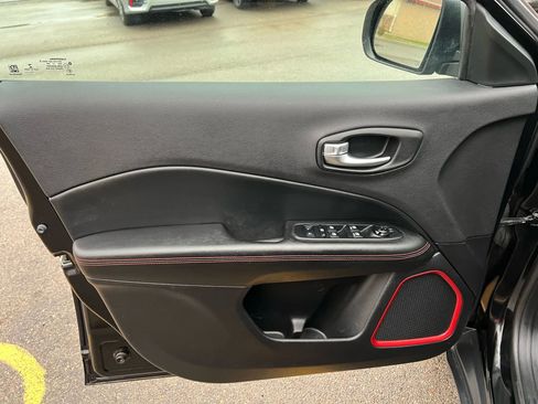 Used 2018 Jeep Compass Trailhawk w/ Cold Weather Group image 14