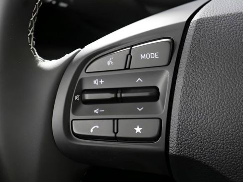 New 2025 Hyundai Venue Limited image 21