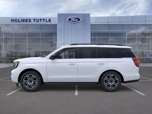 New 2025 Ford Expedition Active image 3