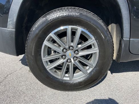 Used 2023 Chevrolet Traverse LT image 61