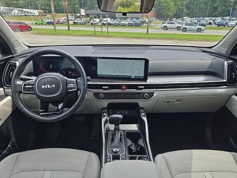 Used 2025 Kia Sorento S FWD image 3