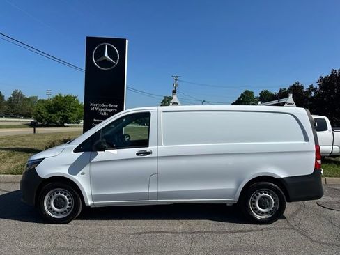 Used 2018 Mercedes-Benz Metris image 2
