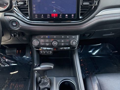 Used 2024 Dodge Durango GT AWD/4WD image 12