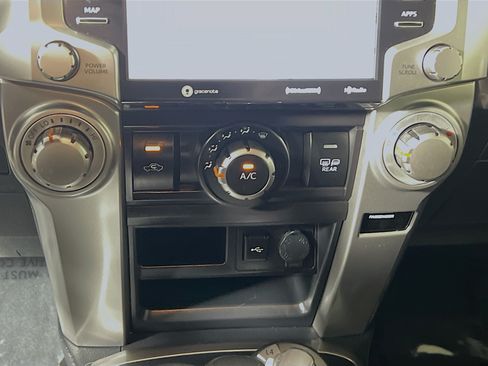 Used 2020 Toyota 4Runner SR5 AWD/4WD image 25