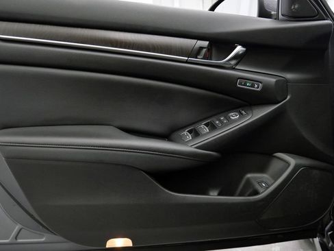 Used 2020 Honda Accord Touring image 12