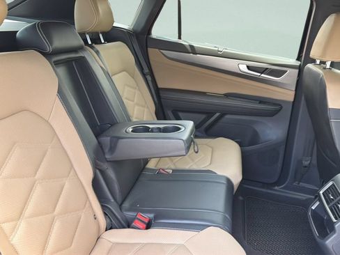 Used 2024 Volkswagen Atlas Cross Sport SE FWD image 34