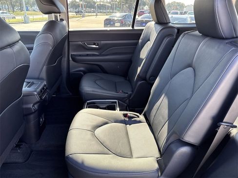 Used 2024 Toyota Grand Highlander Platinum image 27