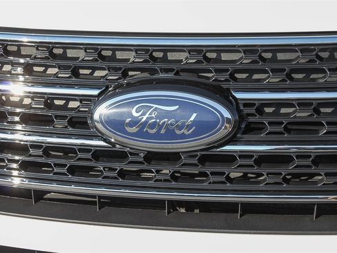 Used 2023 Ford Explorer XLT w/ Equipment Group 202A image 6