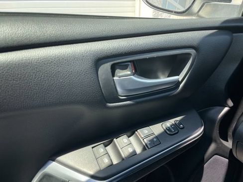 Used 2017 Toyota Camry LE FWD image 13