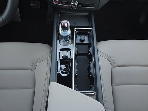 New 2026 Volvo XC60 B5 Plus w/ Climate Package AWD/4WD image 19