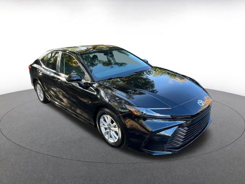 Used 2025 Toyota Camry LE image 1