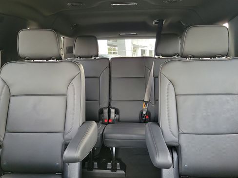 Used 2025 GMC Yukon XL Denali AWD/4WD image 16