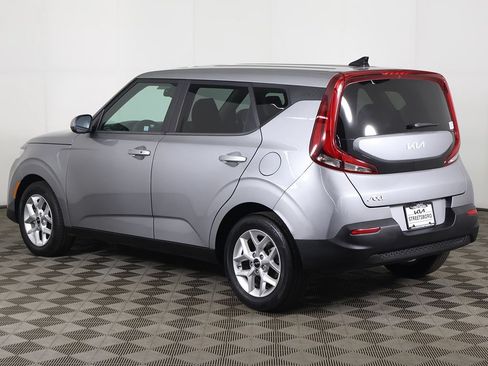 Used 2022 Kia Soul S FWD image 7