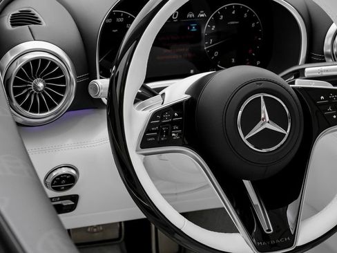 Used 2026 Mercedes-Benz Maybach SL 680 image 16