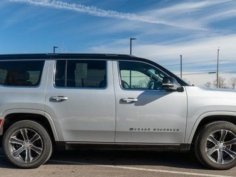 Used 2023 Jeep Grand Wagoneer 4WD w/ Flexible Seating Group image 5