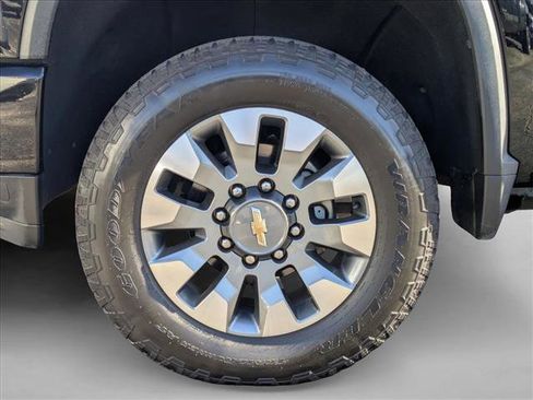 Used 2022 Chevrolet Silverado 2500 Custom image 15