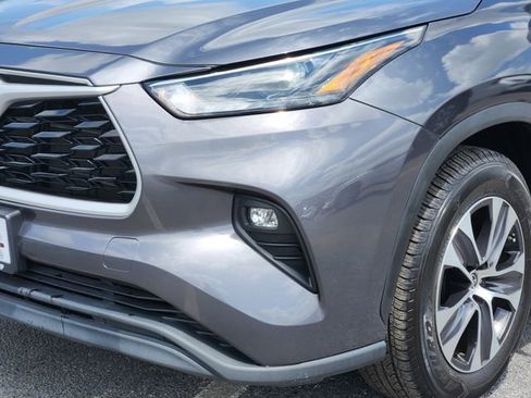 Used 2023 Toyota Highlander XLE AWD/4WD image 8