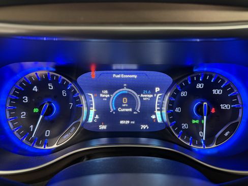 Used 2019 Chrysler Pacifica Touring-L Plus w/ Tire & Wheel Group image 17