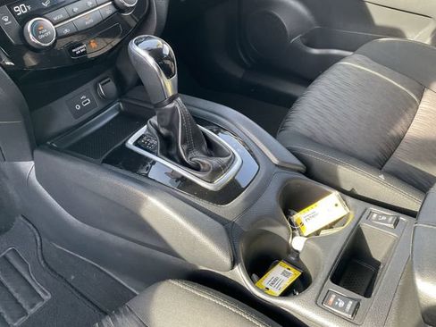 Used 2019 Nissan Rogue SV image 24