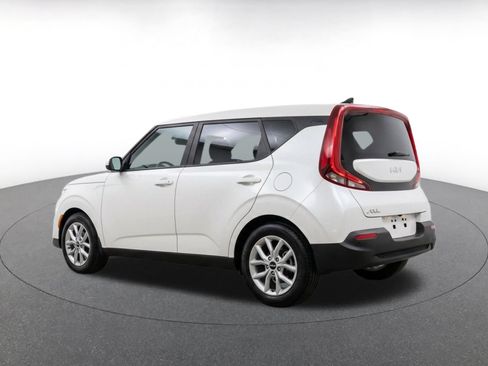 Used 2025 Kia Soul LX w/ LX Technology Package FWD image 7
