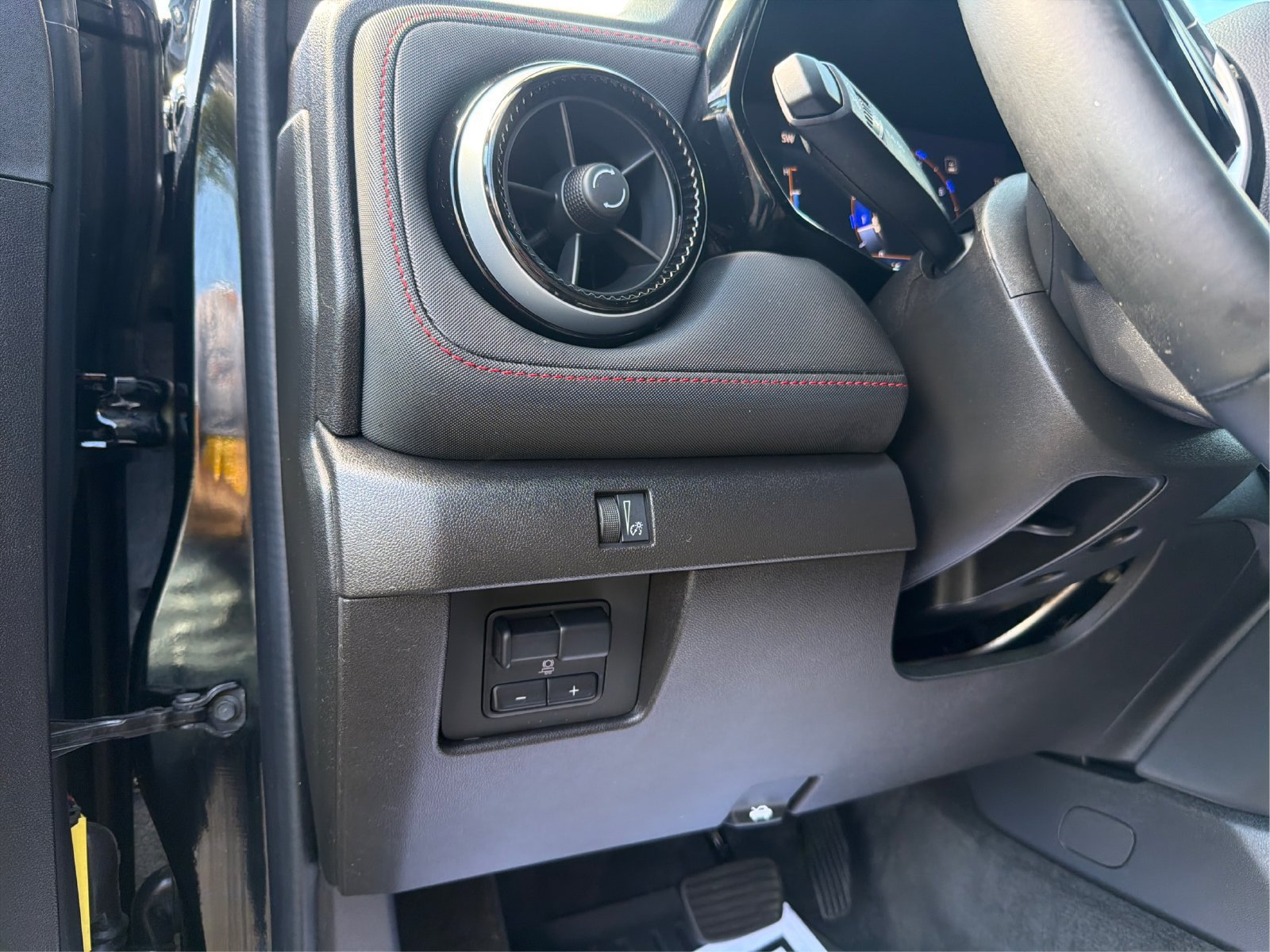 Used 2023 Chevrolet Colorado Z71 w/ Z71 Convenience Package 2 AWD/4WD image 19