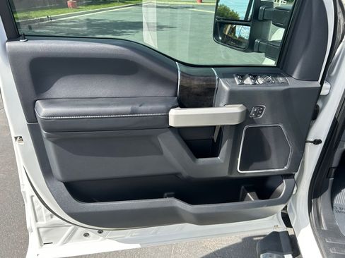 Used 2022 Ford F350 Lariat w/ Lariat Ultimate Package AWD/4WD image 11