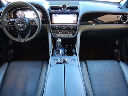 Used 2022 Bentley Bentayga AWD/4WD image 4