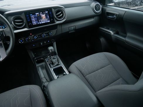 Used 2019 Toyota Tacoma TRD Sport image 11