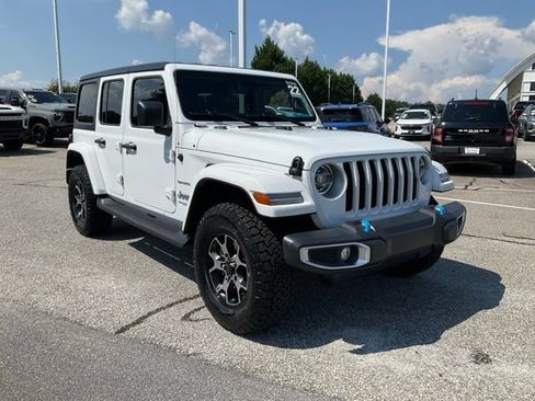 Used 2022 Jeep Wrangler Unlimited Sahara AWD/4WD image 3