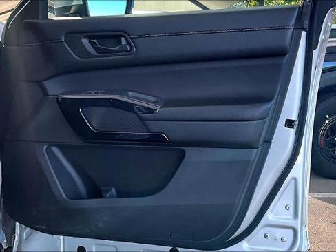 Certified 2024 Nissan Pathfinder SV image 21