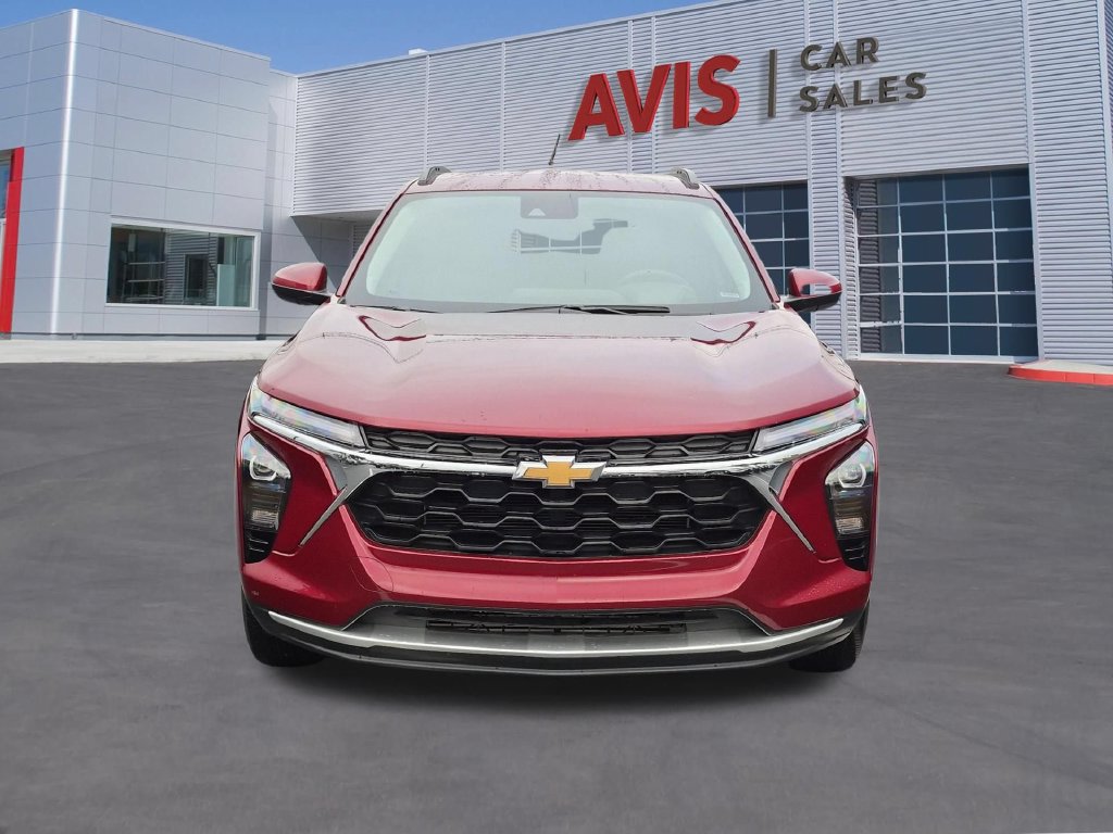 Used 2025 Chevrolet Trax LT w/ LT Convenience Package FWD image 2
