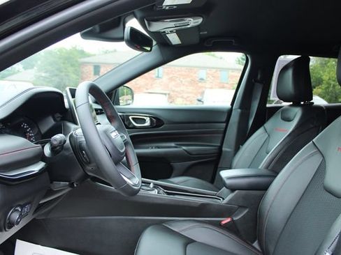 Used 2025 Jeep Compass Trailhawk AWD/4WD image 12