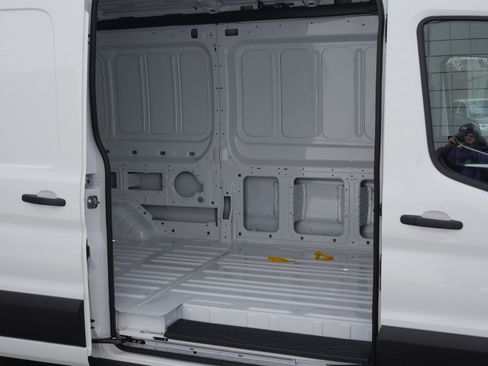 New 2026 Ford Transit 250 148 Medium Roof Extended AWD image 26