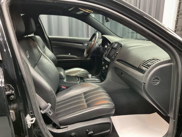 Used 2019 Chrysler 300 S RWD image 10