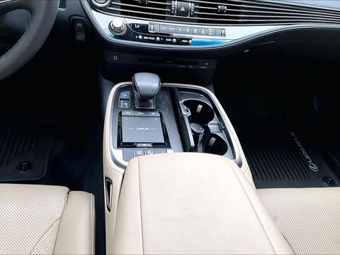 Used 2022 Lexus LS 500 AWD w/ Accessory Package (Z2) image 17