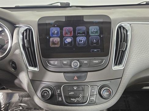 Used 2018 Chevrolet Malibu LT image 31
