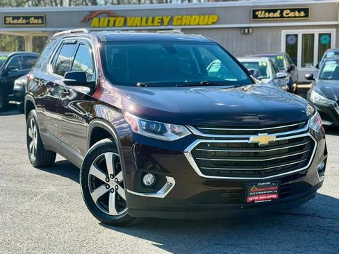 Used 2020 Chevrolet Traverse LT w/ LT Premium Package AWD/4WD image 1