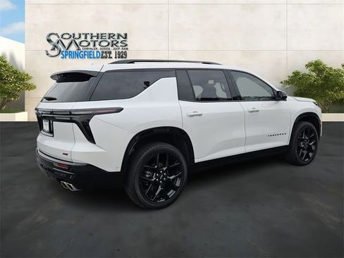 Used 2024 Chevrolet Traverse RS FWD image 5