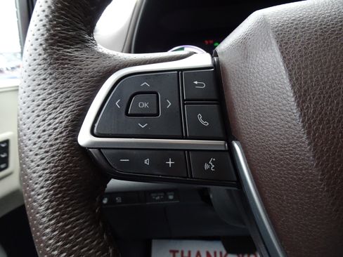 Used 2023 Toyota Sienna Platinum image 26