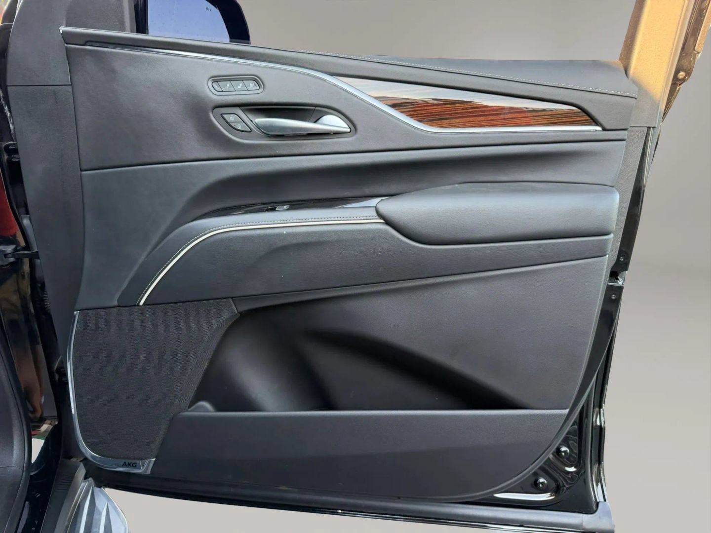 Used 2023 Cadillac Escalade Premium Luxury RWD image 17